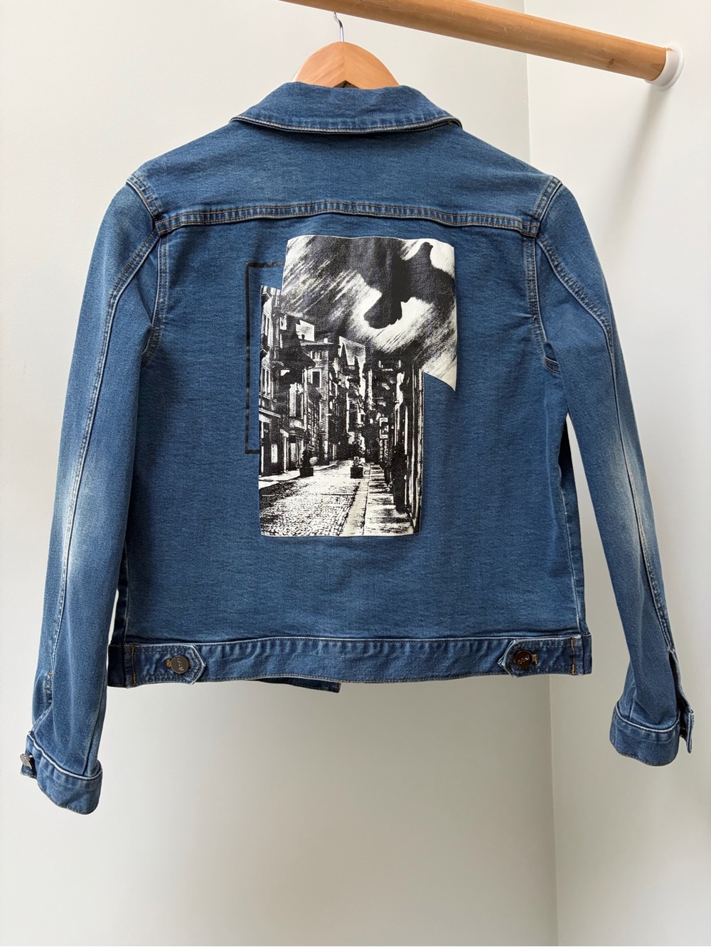 Graphic Back Patch Denim Jacket in Medium Blue